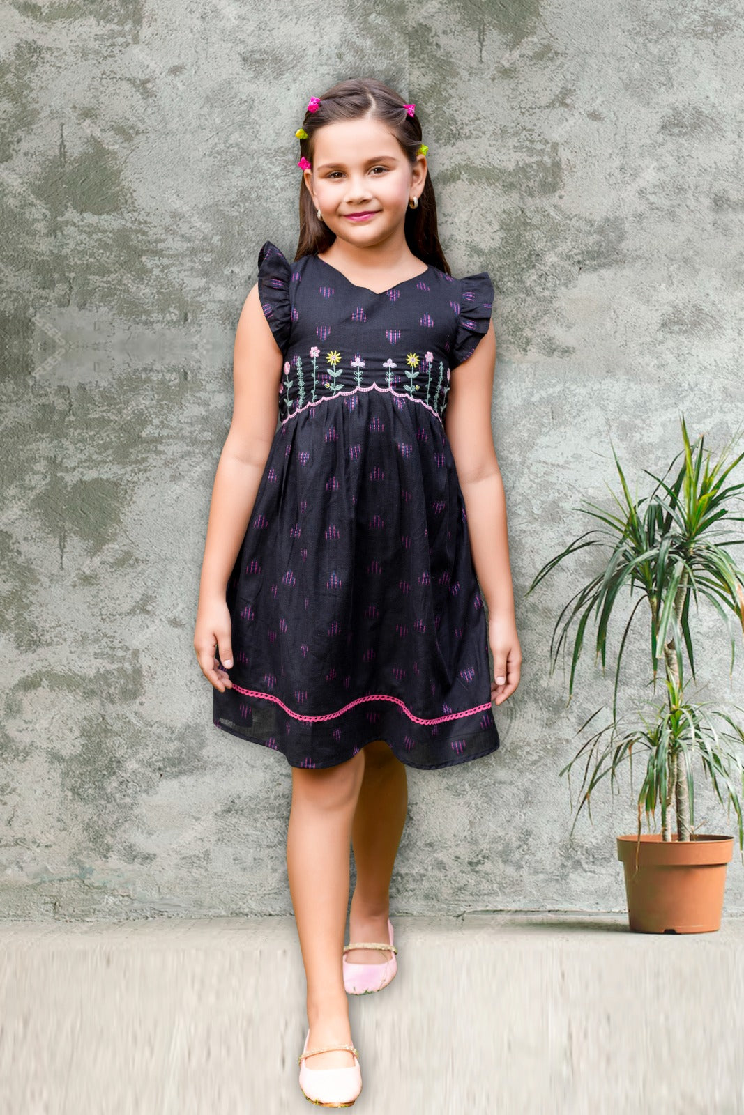 Black-Meadow Charm Flutter Short Casual Frock